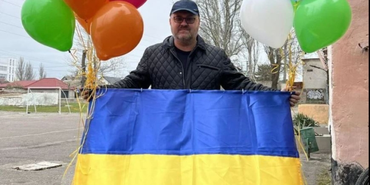 Над временно оккупированным Херсоном подняли украинский флаг (ФОТО, ВИДЕО)