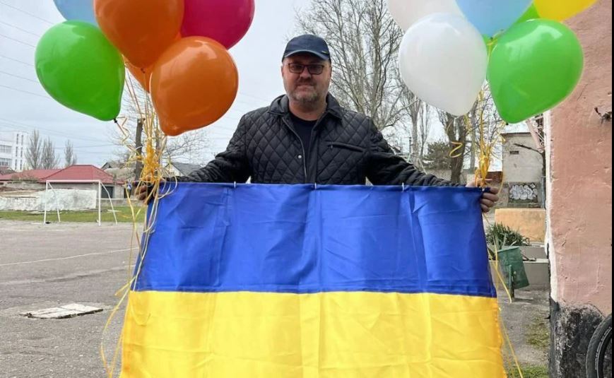 Над временно оккупированным Херсоном подняли украинский флаг (ФОТО, ВИДЕО) 4