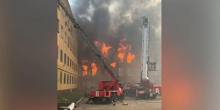 В Твери горит институт минобороны рф, занимавшийся ПВО и “Искандерами” (ВИДЕО)