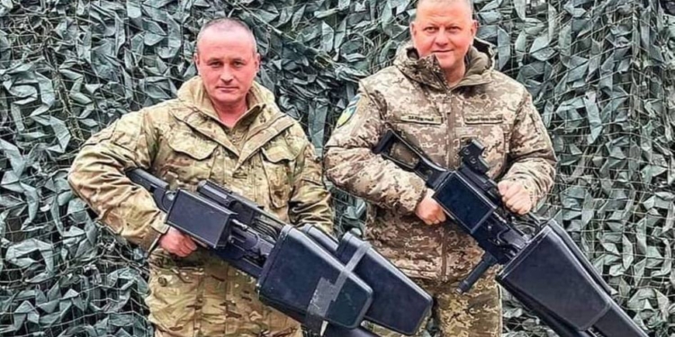 Новости ВСУ. Залужный показал ручное израильское оружие для борьбы с беспилотниками (ФОТО)