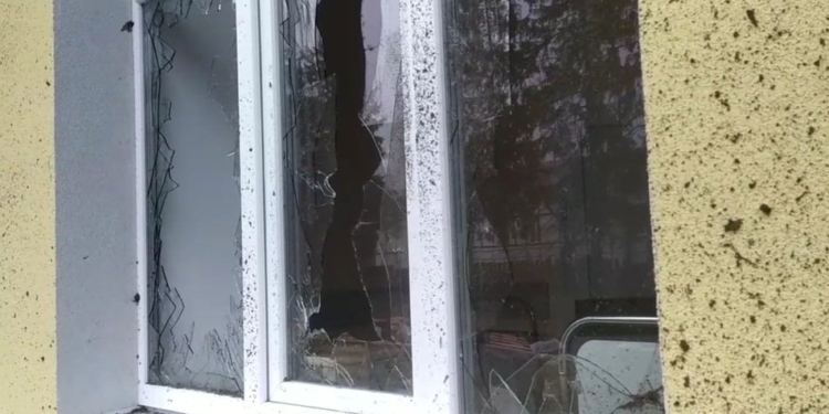 Рашисты обстреляли Черниговский областной центр онкологии: два человека ранены, еще один контужен