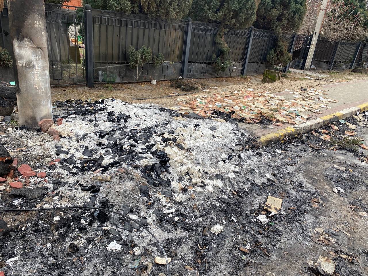 В Ирпене россияне сожгли сотни Библий