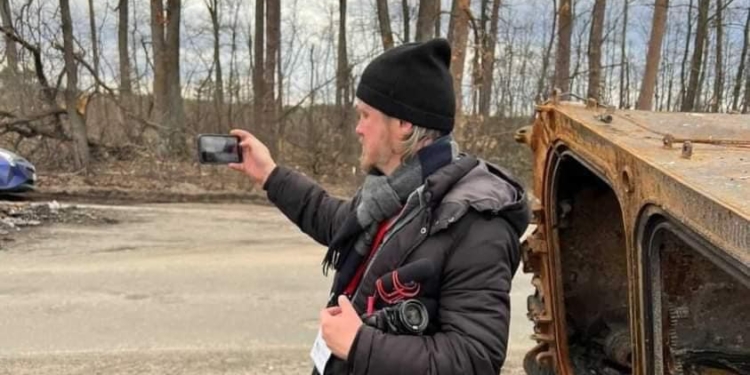 Сценарист «Карточного домика» снимет фильм о зверствах россиян в Буче