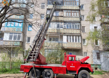 На Миколаевщині вогнеборці врятували двох людей з палаючих осель