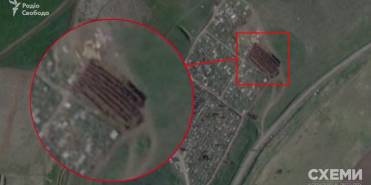 Біля Маріуполя супутник виявив ще одну велику братську могилу (ФОТО)