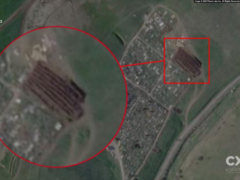 Біля Маріуполя супутник виявив ще одну велику братську могилу (ФОТО)