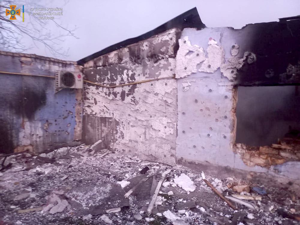 Зранку рятувальники Миколаївщини у Шевченкове загасили пожежу, яка виникла внаслідок обстрілу (ФОТО) 5