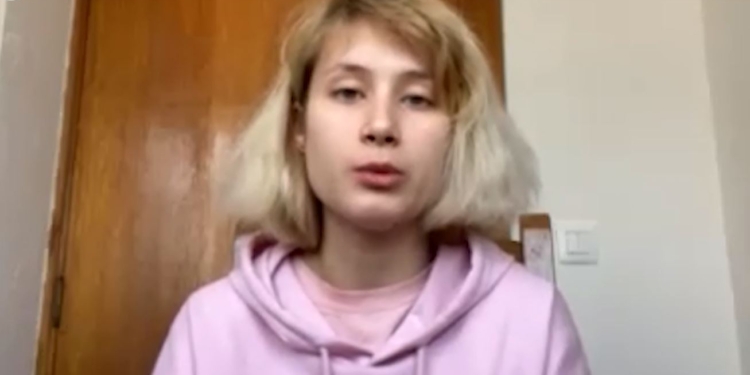 “А не отрезать ли тебе ухо?” Девушка из Мариуполя рассказала о допросе в российском фильтрационном лагере (ВИДЕО)