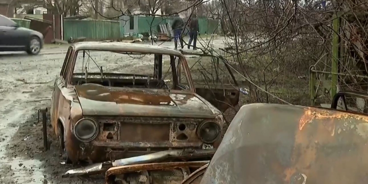 “Говорят: “Бандеровцы есть?” Я: “Какие бандеровцы?” А он: “Мы вам сейчас коленки прострелим”. В небольшой Андреевке убили 47 человек (ВИДЕО)
