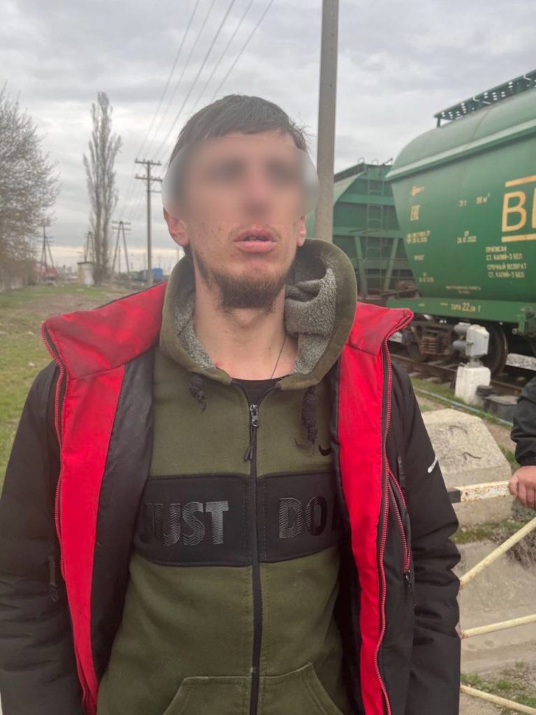 Николаевская областная стража задержала пятерых, которые искали «закладки» с наркотиками (ФОТО) 9