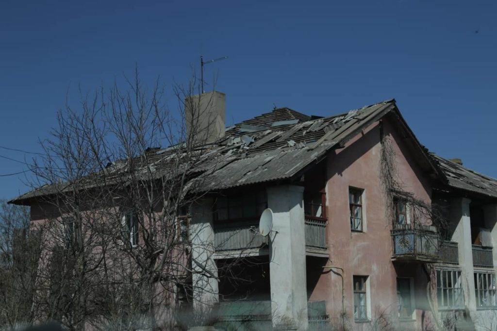 Тут ніколи не було військових об’єктів: окупанти щоденно гатять по селищу Луч біля Миколаєва (ФОТО) 3