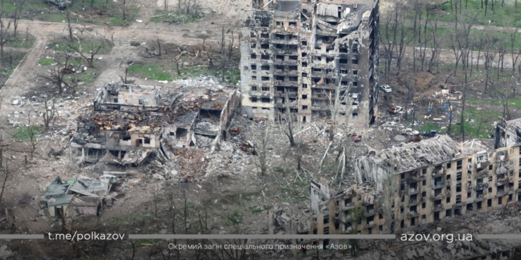 Полк «Азов»: «Бог бачить Маріуполь зверху. Чи вистачить його див на таке воскресіння?» (ФОТО)