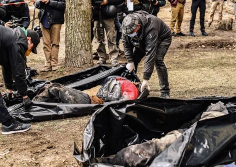 В подвале детского лагеря в Буче тоже обнаружили замученных местных жителей – все тела со связанными руками (ФОТО 18+)