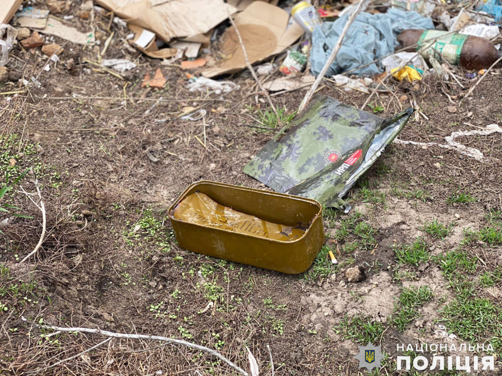 На вихідних поліцейські працювали у черговому звільненому селі на Миколаївщині – документували злочини і розміновували об’єкти (ФОТО, ВІДЕО) 14