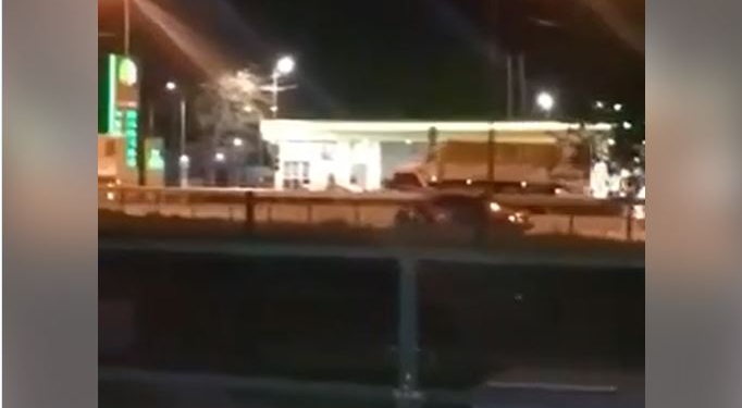 Из Симферополя в сторону Херсона движется колонна военной техники (ВИДЕО)