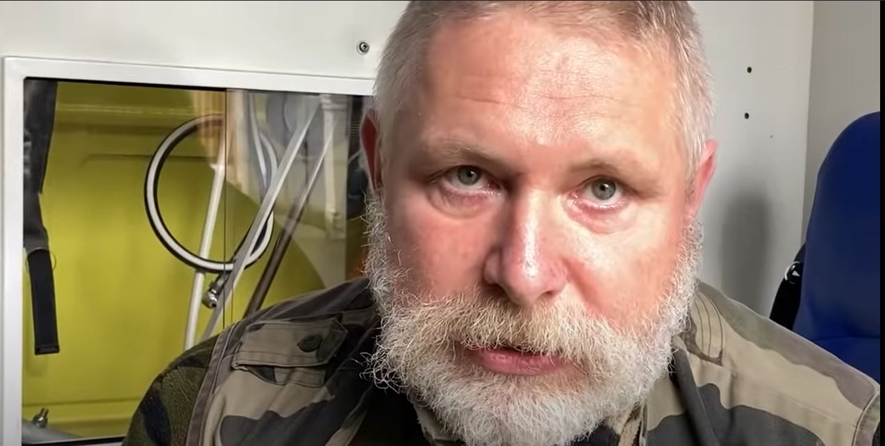 “В Украине идет война добра против сатаны”. Украинский врач из Франции спасал людей под Киевом и мечтает о казни Путина (ВИДЕО)