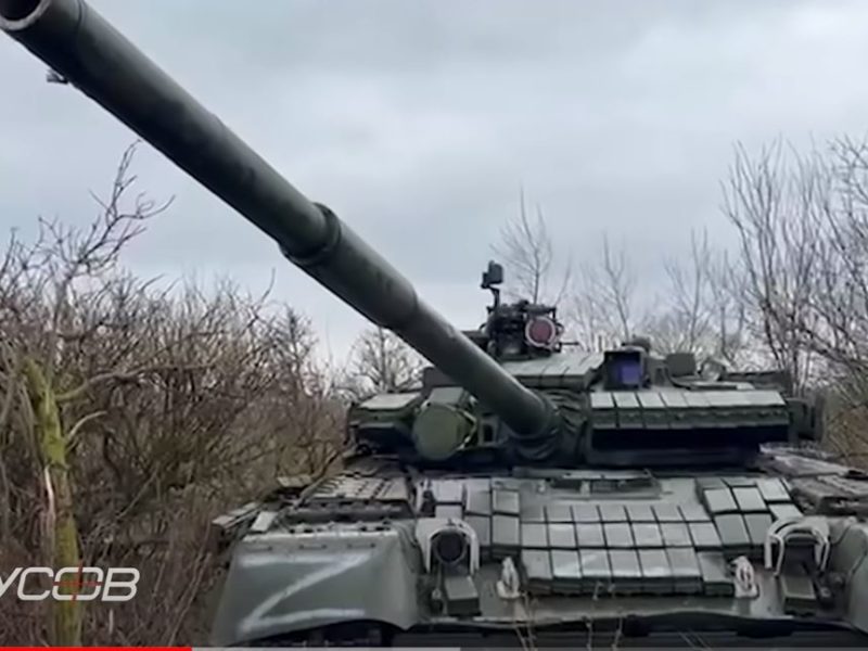 Роспропагандисты помогли ВСУ разбить танковую колонну и захватить парадный Т-80 (ВИДЕО)