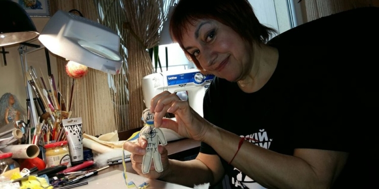 Куклы вуду с изображением путина популярны у нас и у иностранцев. Как украинская мастерица занялась полезным рукоделием (ФОТО)