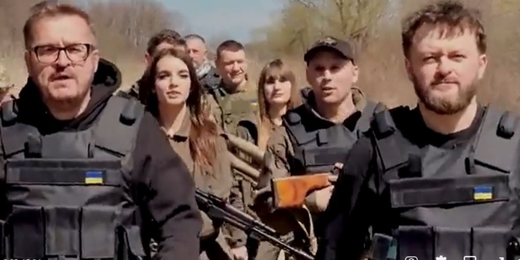 “УКРАЇНА ПЕРЕМОЖЕ”! Александр Пономарев написал новую песню, ее спели украинские артисты (ФОТО)