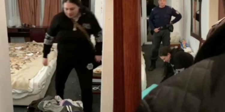 Две русские семьи сказали в Болгарии, что они украинцы из Николаева, а потом разгромили номер в отеле и были изгнаны со скандалом (ВИДЕО)