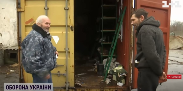 На Черниговщине рашисты 5 человек держали 33 дня в железном вагоне – они чудом выжили и выбрались (ВИДЕО)