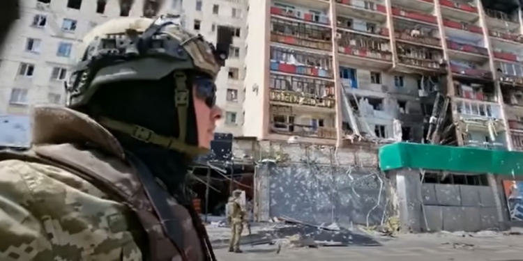 Дмитрий Комаров показал Североденецк после бомбежки. Что говорят жители города (ВИДЕО)