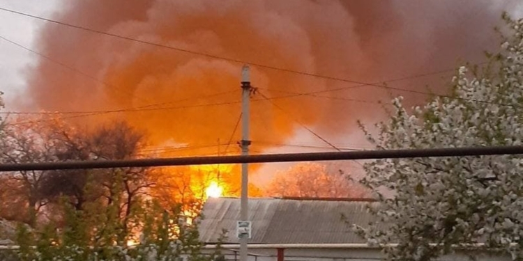 В Донецке горит нефтебаза (ФОТО, ВИДЕО)