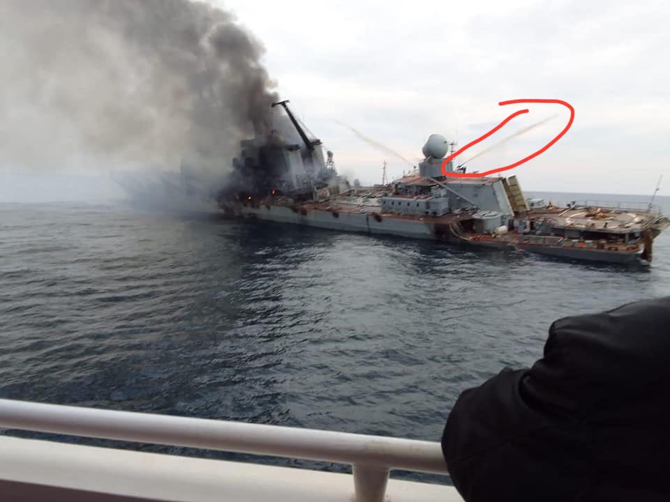 Западные OSINT-журналисты утверждают, что нашли реальное фото подбитого крейсера "Москва" (ФОТО)   1