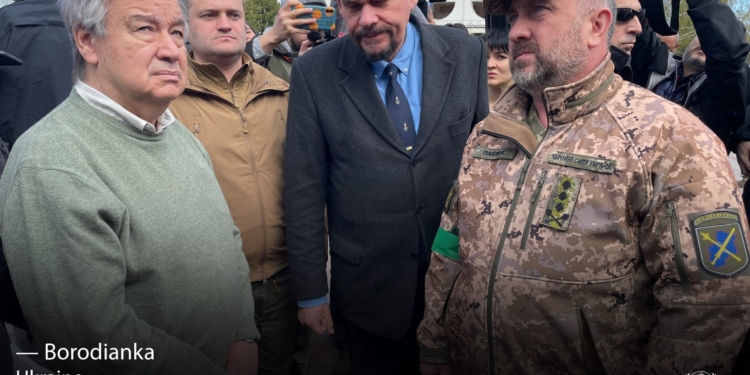 “Представляю свою семью в одном из этих домов” – генсек ООН посетил Бородянку