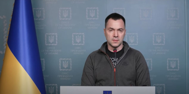 Украина предложила Кремлю обменять защитников Мариуполя на всех российских пленных, – Арестович (ВИДЕО)