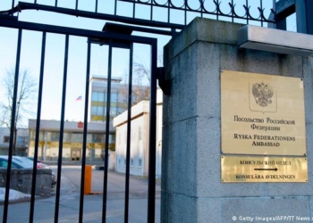 Европейские страны активно высылают российских дипломатов. Кто и сколько?