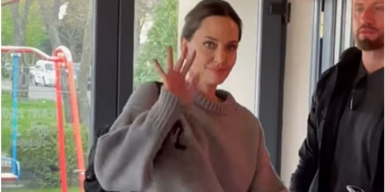 Голлівудська актриса та посол доброї волі ООН Анджеліна Джолі сьогодні у Львові (ФОТО, ВИДЕО)