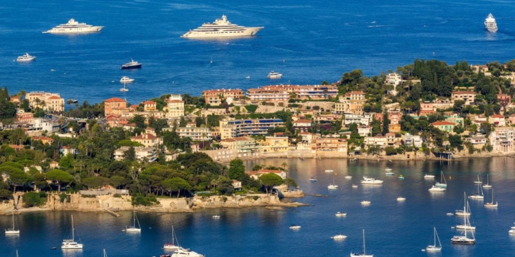 “Вечеринки из фильмов Феллини на декседрине и виагре”. Почему Французская Ривьера вздохнула с облегчением после санкций против российских олигахов (ФОТО)