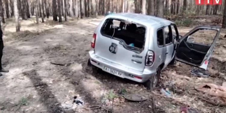 В лесу под Ирпенем найден автомобиль с расстрелянной семьей. Возможно, там был и младенец (ФОТО, ВИДЕО)