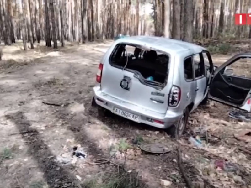 В лесу под Ирпенем найден автомобиль с расстрелянной семьей. Возможно, там был и младенец (ФОТО, ВИДЕО)