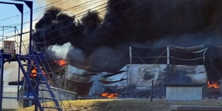 В Ивановской области рф горит химзавод (ВИДЕО)