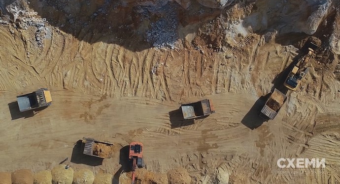 Суд только сейчас наложил арест на Глуховский карьер кварцитов Дерипаски, продукция которого шла на строительство ракет рф