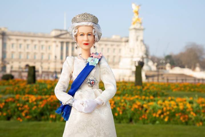 Королева Елизавета II отпраздновала 96-летие, ко Дню ее рождения выпустили эксклюзивную Барби (ФОТО) 7