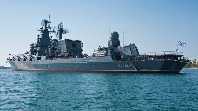 В рф сообщили, что крейсер “Москва” на плаву, ракетное вооружение уцелело