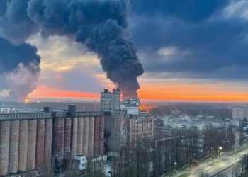 Масштаб пожара в Брянске оказался серьезнее, чем предполагалось вначале, и сама нефтебаза не простая (ВИДЕО)