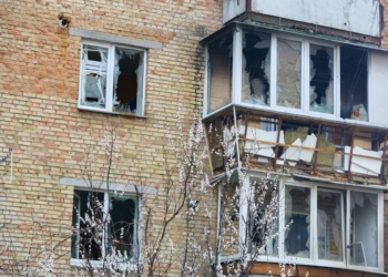 Мэр Вильнюса обратился к бизнесу и согражданам с просьбой помочь Украине застеклить выбитые окна