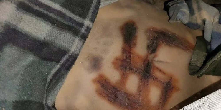 Военные показали тело замученной девушки с вырезанной на животе свастикой (ФОТО)