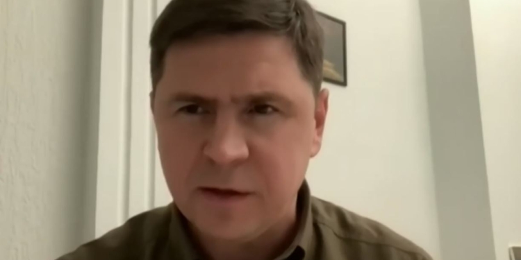 Ракету, которая ударила по вокзалу Краматорска, выпустили с территории “ДНР” в городе Шахтерск, – Подоляк (ВИДЕО)