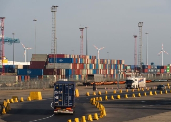 В порту Бельгии застряли около 8 тыс. люксовых Lexus, Cadillac и Mercedes – они предназначались для рф. До санкций