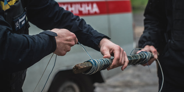 “Звичайні” пожежі та руйнування внаслідок ракетних ударів. Миколаївські рятувальники про минулу добу (ФОТО)
