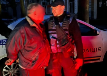 У Миколаєві п’яний чоловік з ножем кидався на перехожих – його затримала Миколаївська обласна варта (ФОТО)