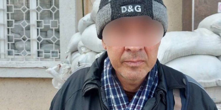 Миколаївська обласна варта затримала чоловіка, який фотографував блокпост та військову техніку (ФОТО)