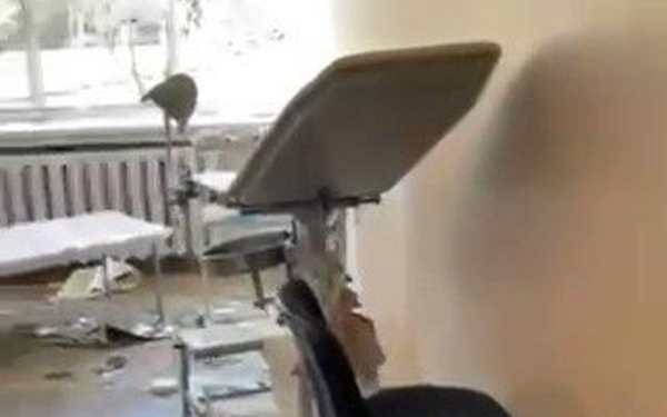 «Когда вам говорят о денацификации, вспомните это видео» – мэр Николаева показал результаты вчерашнего обстрела гинекологического отделения одной из больниц Николаева (ВИДЕО)