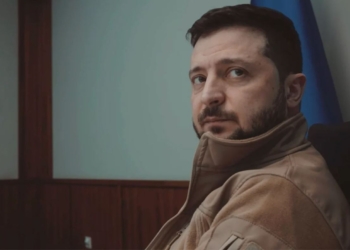 Зеленский дал интервью российскому изданию, его спросили, что будет через 20 лет. “В Украине точно будет другой президент, а у вас – мало ли…” (ВИДЕО)