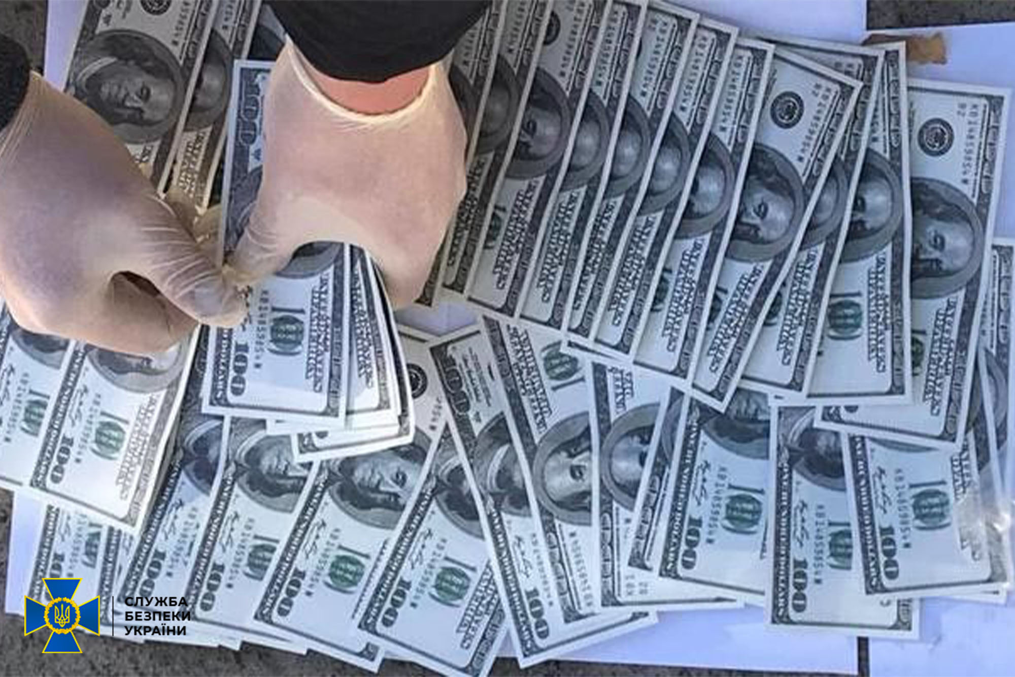 В Миколаїві бандформування, в яке входив поліцейський, “вибивало” з людини неіснуючий борг у $13 тис.